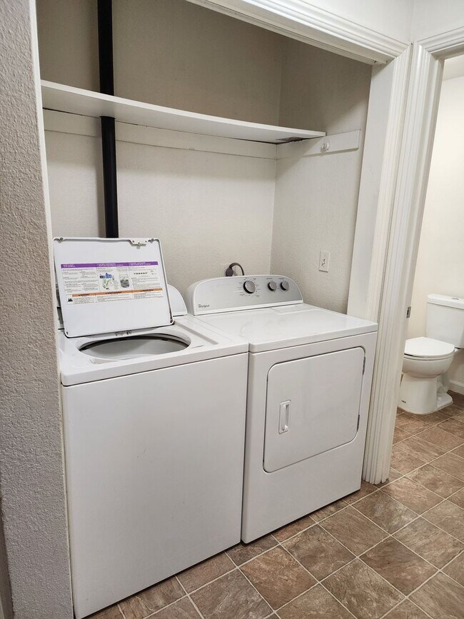 Building Photo - 2 Bedrooms in Pollock Pines Available May 1st