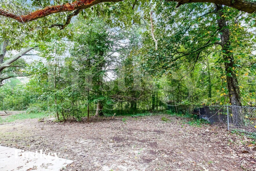 Building Photo - 1814 Yarborough Dr