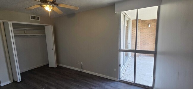 Building Photo - 710 E 200 S