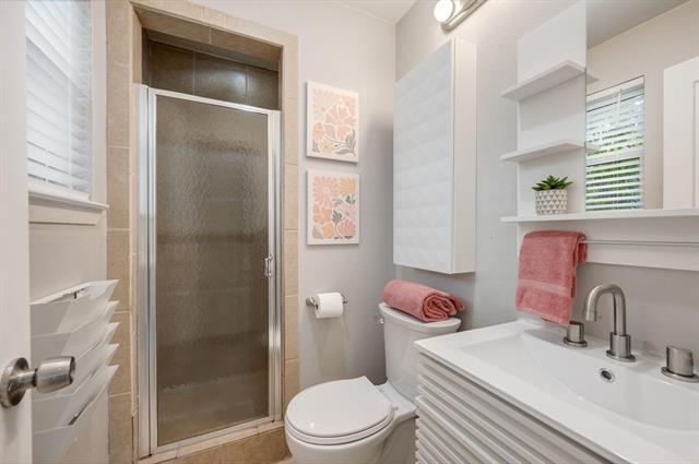 Building Photo - 9811 Kingsman Dr