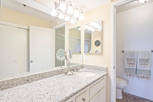 Building Photo - 5985 Dandridge Ln