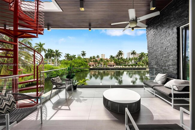 Building Photo - 300 Royal Plaza Dr