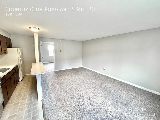 Building Photo - 813 Country Club Rd
