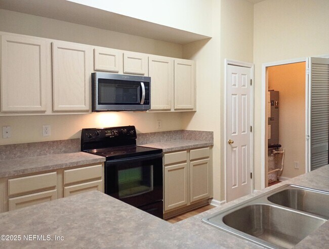 Building Photo - 6106 Maggies Cir