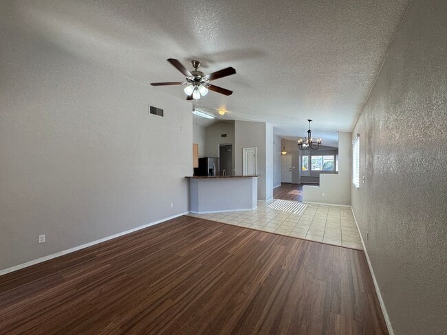 Building Photo - Great 4Bdm 2Ba Home, in a well desired loc...