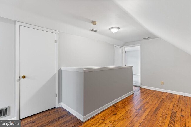 Building Photo - 4023 Poplar St