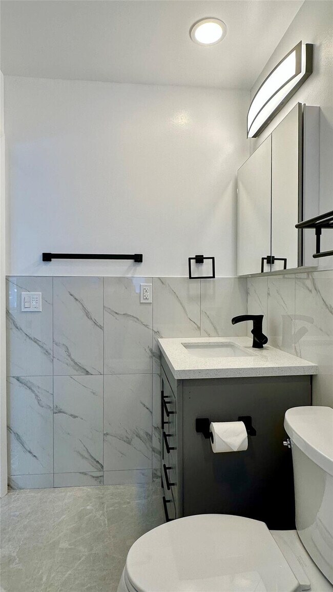 Building Photo - 1145 NE 17th Terrace