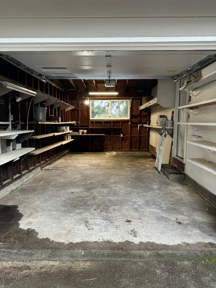 Building Photo - 16209 Lake Hills Blvd