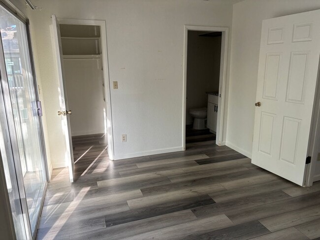 Building Photo - Recently remodeled Condo close to College