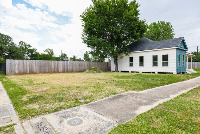 Building Photo - 3407 Garrow St