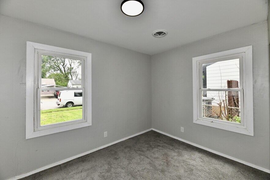 Building Photo - 3550 Eisenhower Dr