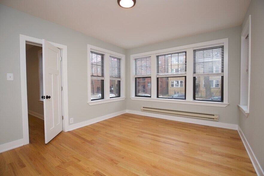 Building Photo - 4242 N Wolcott Ave