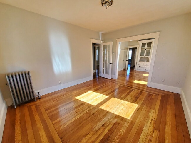 Building Photo - 623 Fellsway