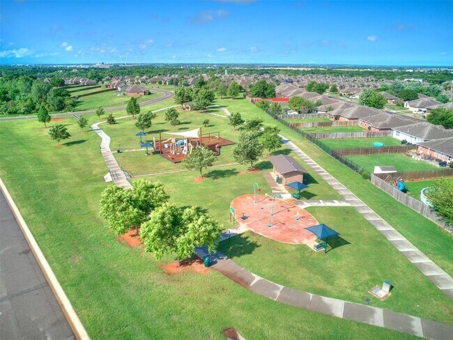 Building Photo - 4221 Manhattan Dr