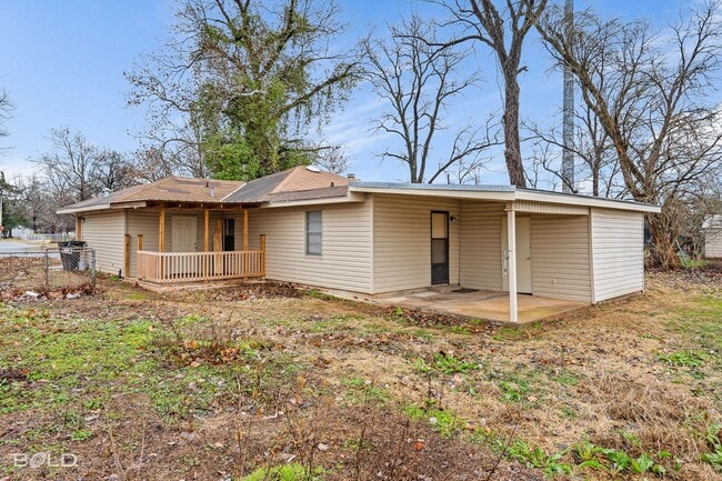 Building Photo - 1005 Clarence St