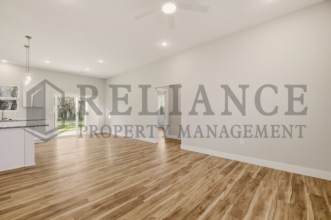 Building Photo - 619 Elmwood St