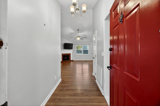 Building Photo - 112 Pipestone Dr