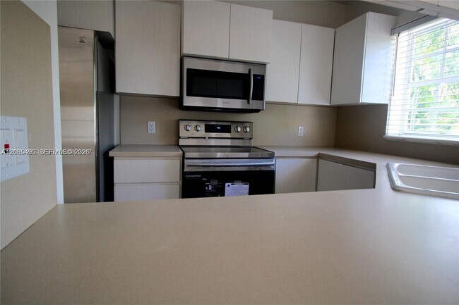 Building Photo - 609 Puerta Ave