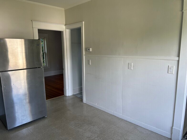 Building Photo - 274 Montague City Rd