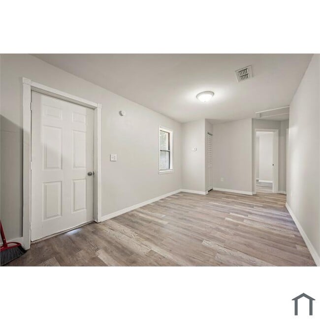 Building Photo - 5195 Cypress Crest Ln