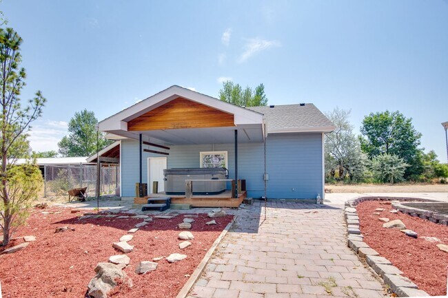 Building Photo - 3 Bedroom Farm House For Rent