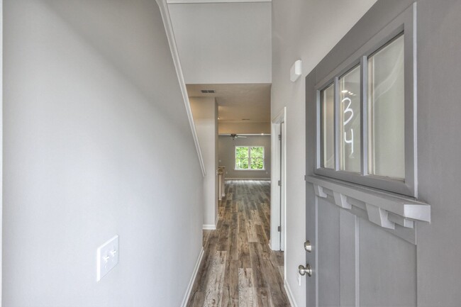 Building Photo - Beautiful NEW 3 Bed 2.5 Bath Townhome in M...