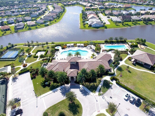 Building Photo - 758 SE Courances Dr