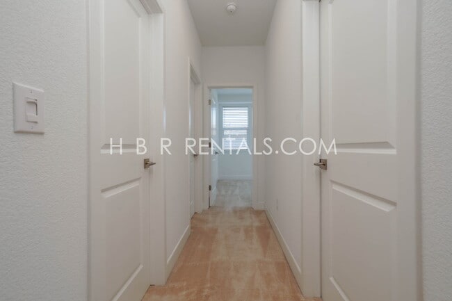 Building Photo - Hansen Village: Spacious 4-Bed Two Story H...