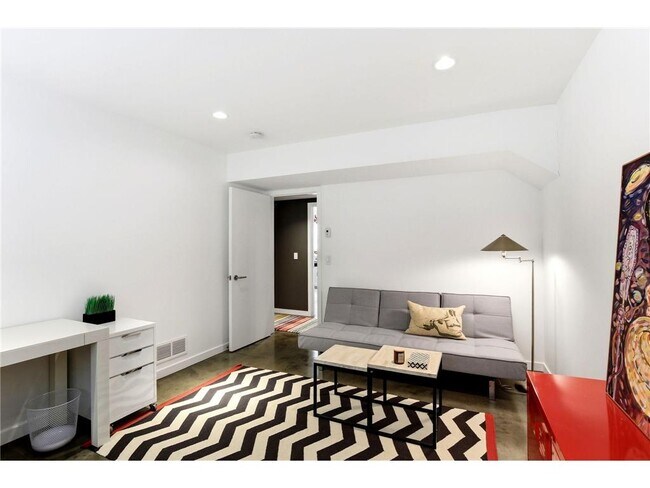 Building Photo - 20650 Bayview Ct