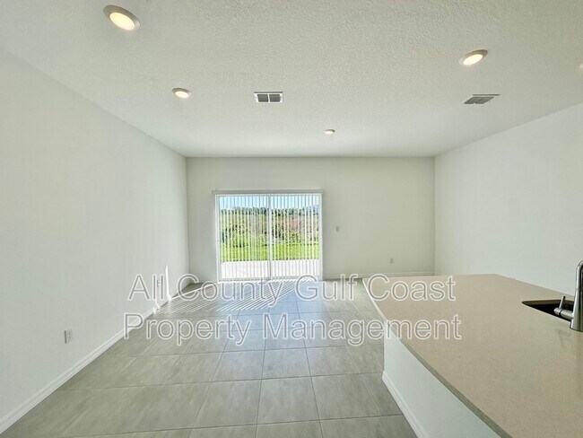 Building Photo - 15097 Cuzcorro Ct
