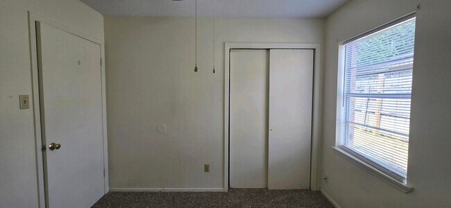 Building Photo - Coming Soon! Cozy 3 Bedroom Unit!