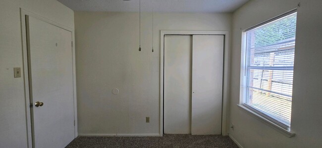 Building Photo - Coming Soon-Cozy 3 Bedroom Unit! Tour Today!