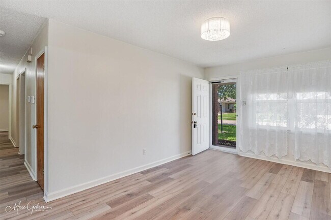 Building Photo - "Charming 3-Bedroom Home with 1400 Sq Ft of Cozy Living Space in Bossier City!"