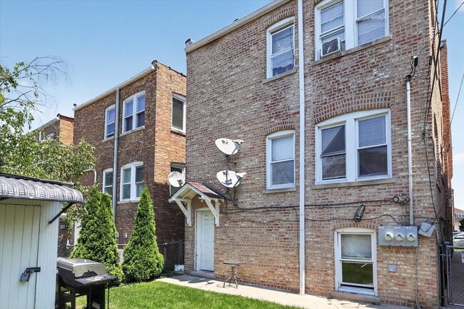 Building Photo - 1822 Gunderson Ave