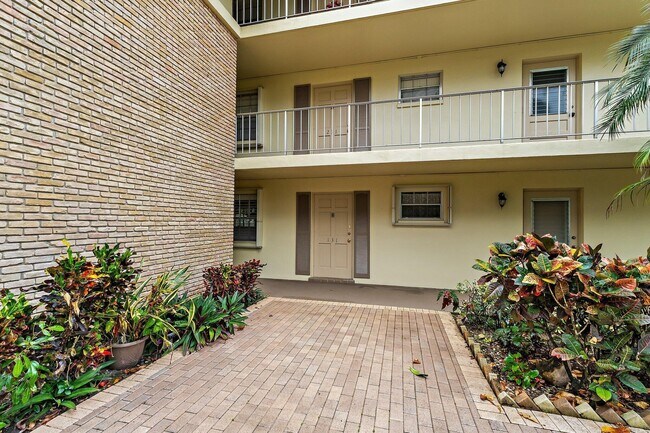 Building Photo - 5570 Tamberlane Cir