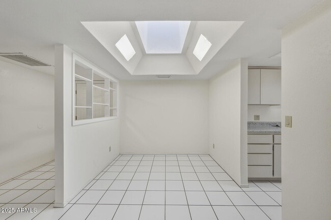 Building Photo - 6120 E Augusta Cir