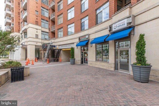 Building Photo - 3600 S Glebe Rd