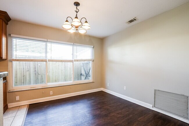 Building Photo - 1009 Black Willow Dr