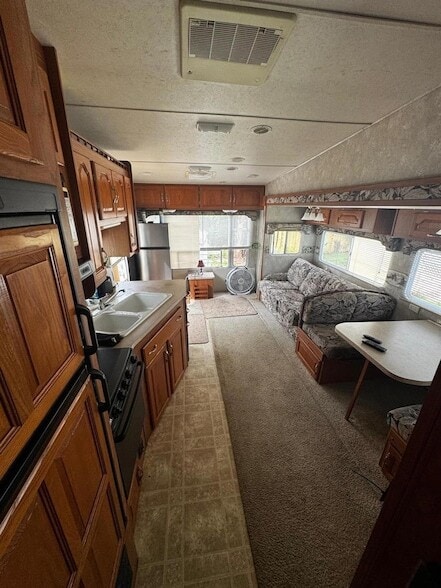 Building Photo - 15482 Mapletree Dr