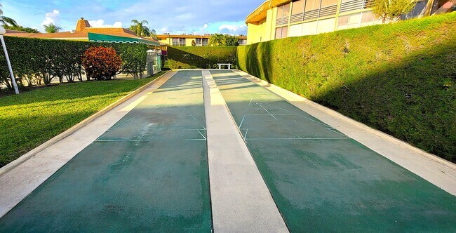 Building Photo - 300 Village Green Cir S