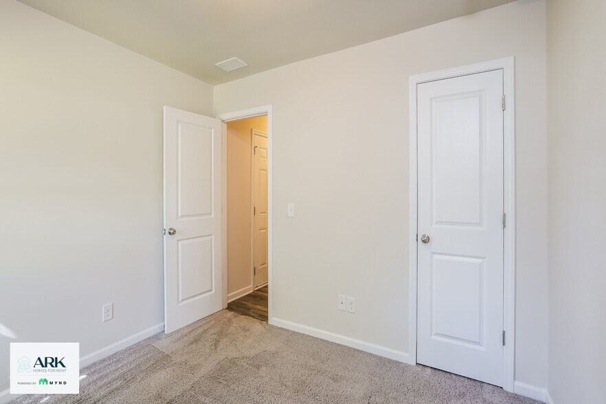 Building Photo - 208 Saddle Brooke Trce