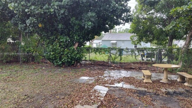 Building Photo - 849 W 2nd St