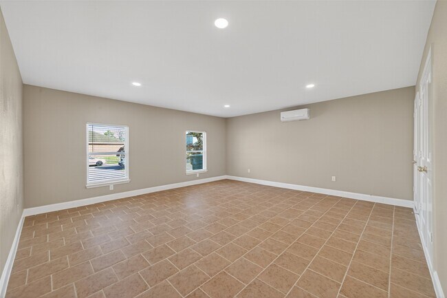 Building Photo - 3479 Rockrill Dr