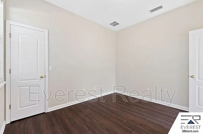 Building Photo - 47 Bassett Ln