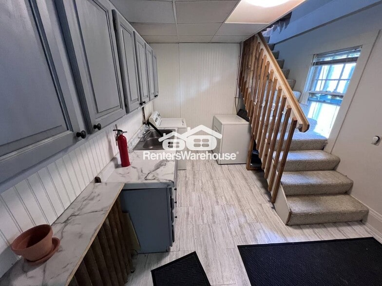 Building Photo - 1431 W 27th St
