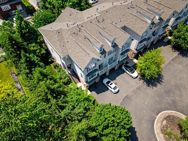 Building Photo - 180 Blue Heron Dr