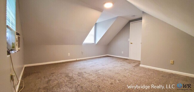 Building Photo - Spacious 3-Bedroom Home in West Price Hill – Covered Porch & Off-Street Parking!