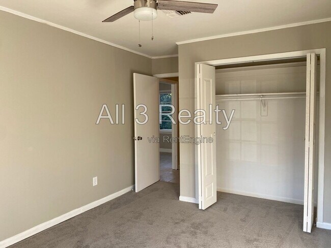 Building Photo - 1717 Robison Hill Rd