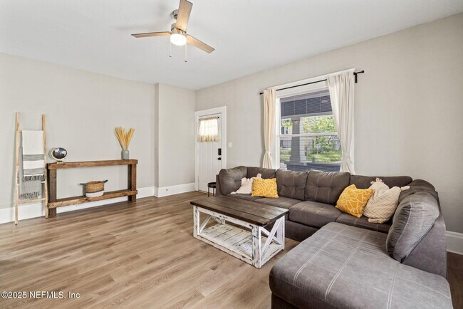 Building Photo - 2781 College St