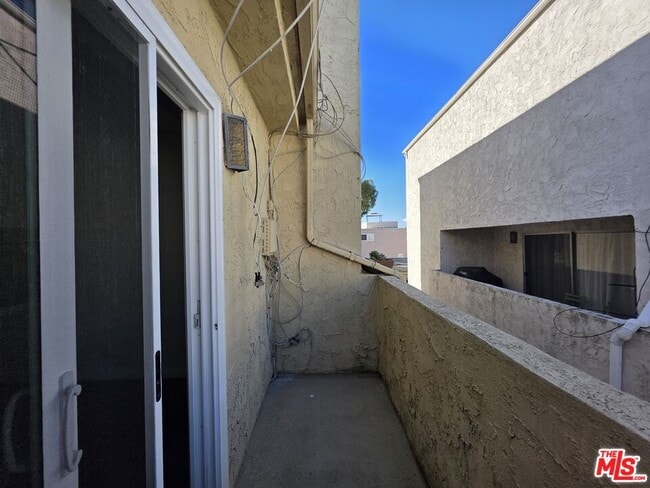 Building Photo - 517 N Francisca Ave